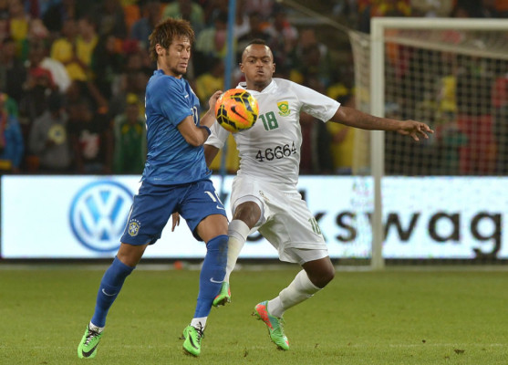 Brasil golea con autoridad a Sudáfrica y Neymar firma un triplete