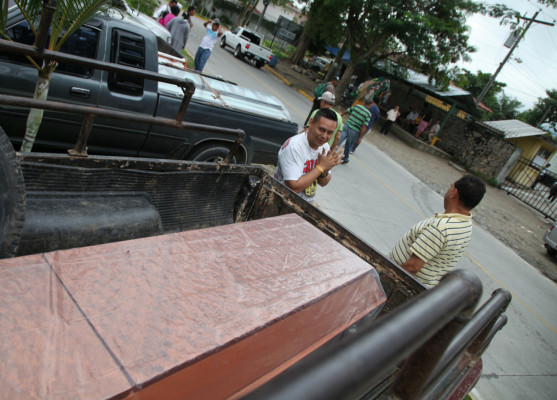 Torturan, matan y queman a un comerciante