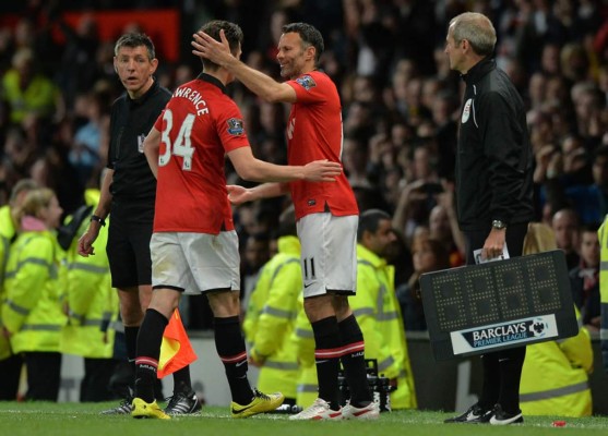 Ryan Giggs, de técnico a jugador en su despedida de Old Trafford