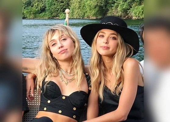 Miley Cyrus regala un ramo de marihuana a exmarido de su novia