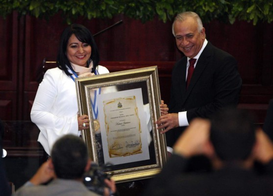 Congreso reconoce la labor de periodistas hondureños