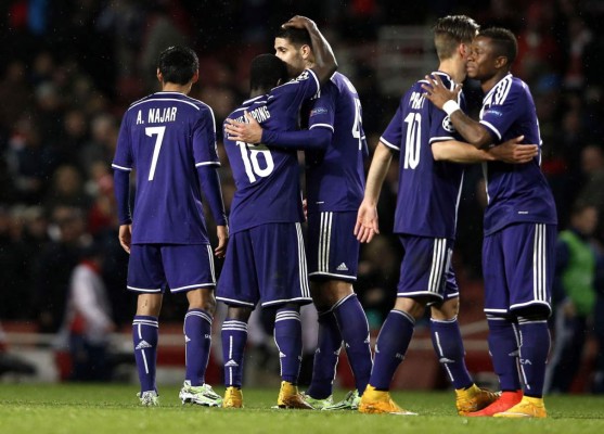 Anderlecht logra agónico empate con asistencia de Andy Najar