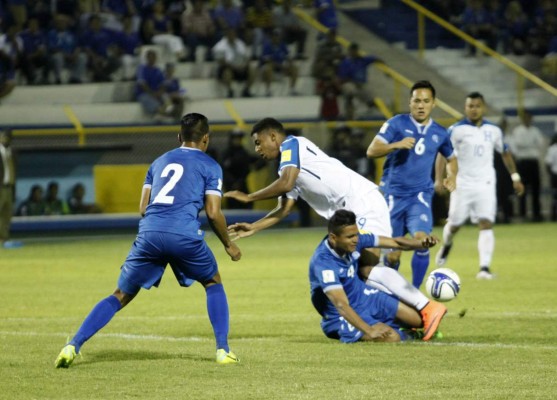 Honduras queda moribundo con empate ante El Salvador
