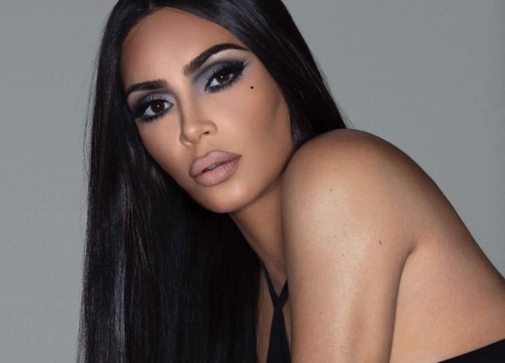 Kim Kardashian comparte primera foto con sus cuatro hijos