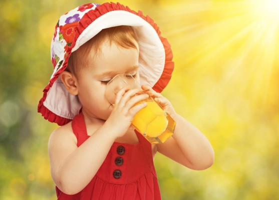 Para los niños, una porción al día de jugo de fruta está bien