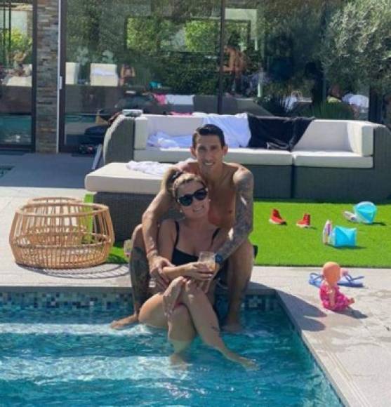 El argentino Ángel di María junto a su esposa Jorgelina Cardoso disfrutaron a lo grande de la fiesta organizada por algunos cracks del PSG este fin de semana.