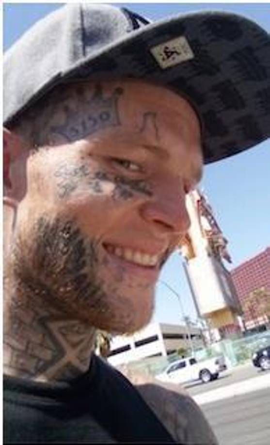 “Durante el servicio de la orden judicial, el equipo SWAT del oeste del condado se encontró con Milsap. Se enfrentó a los oficiales y se desplegó un policía K-9. Posteriormente, ocurrió un tiroteo que involucró a un oficial”, dijo el Departamento de Policía de Westminster.