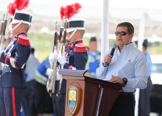 Juan Orlando Hernández inaugura centro de capacitación de la Dirección de Transporte