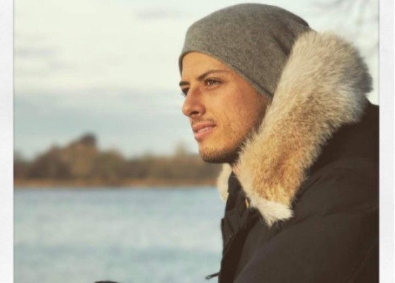 Chicharito presenta a su nueva novia