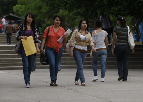 UNAH realizó prueba de aptitud a más de 12 mil aspirantes a nivel nacional