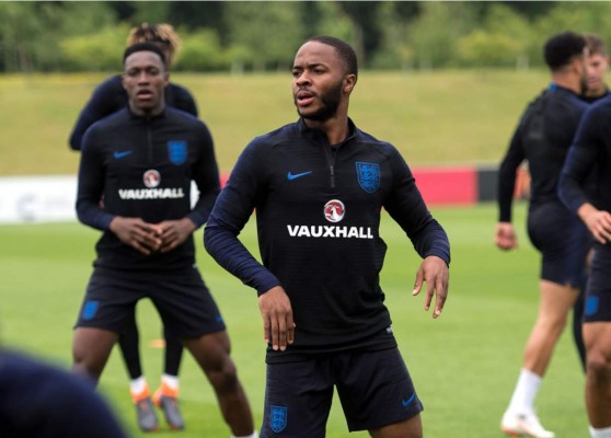 El polémico tatuaje de Sterling que lo podría dejar sin Mundial