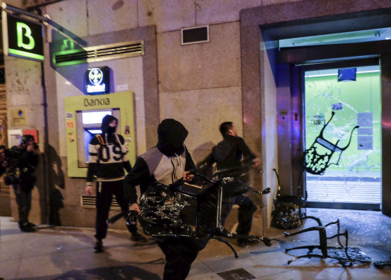 Gigantesca marcha en Madrid contra la austeridad termina con altercados