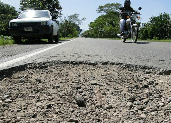 Persiste el peligro para conductores en carretera de Santa Cruz de Yojoa