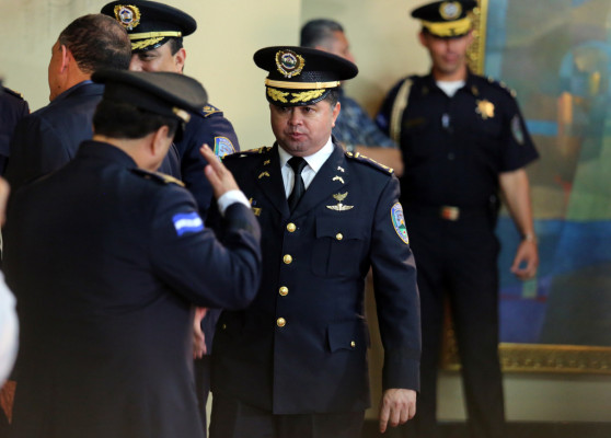 Gestión abierta promete nuevo jefe de la Policía
