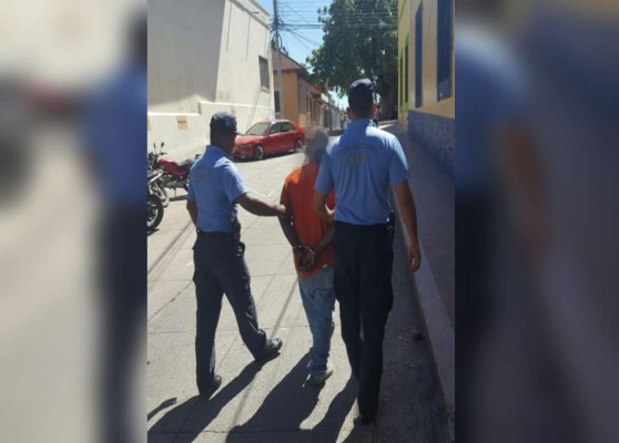 Detienen a hondureño por supuestamente violar a su hija de 12 años