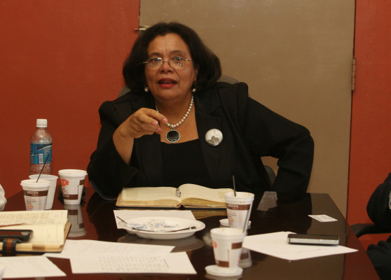 Rectora denuncia al ministro Corrales