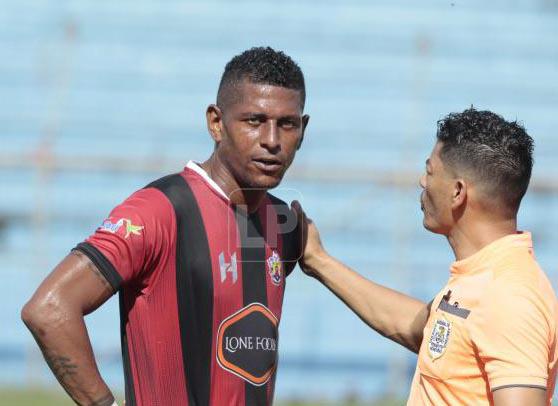 El curioso consejo de Carlo Costly a los seleccionados de Honduras para el duelo ante Argentina: “A Messi hay que tratarlo con almohadas”