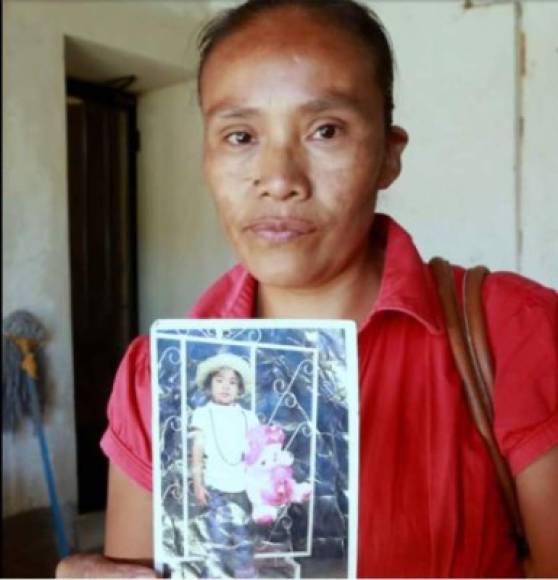 Riccy Mabel es el símbolo de la impunidad hacia la mujer en Honduras, una tragedia de hace 30 años sigue llenando de luto a las madres en la actualidad. <br/><br/>(Foto: Madre de Alejandra, niña violada y asesinada en 2015).