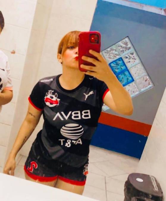 La joven futbolista inició jugando federada con Platense Júniors en San Pedro Sula.