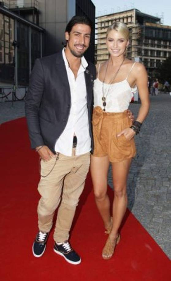 Khedira y Lena Gercke rompieron su relación cuando inclusive habían anunciado que habría boda llegando a entregarse sus respectivos anillos.
