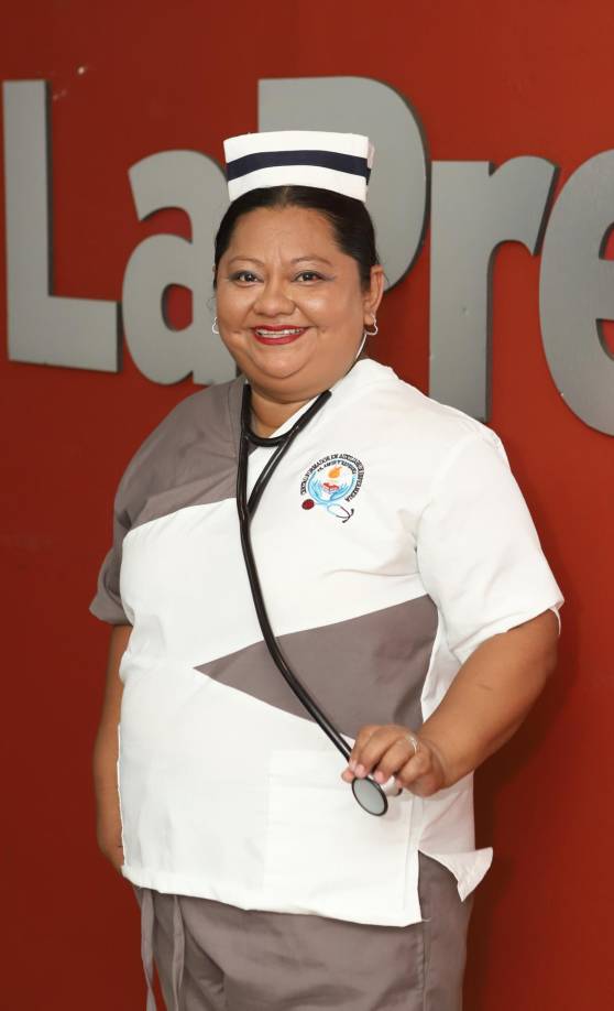 Dicen que no existe una fuerza más poderosa en este mundo que el amor de una madre, y fue justo el amor por su hijo de 13 años, diagnosticado con parálisis cerebral, autismo y epilepsia focal, el que llevó a Blanca Estela Pérez a estudiar enfermería a sus 40 años.