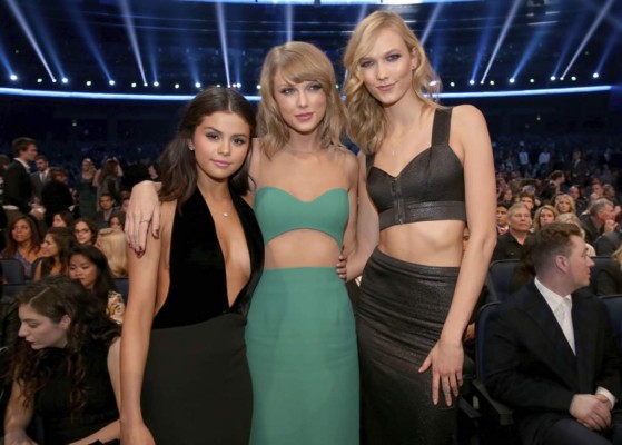¿Por qué llora Taylor Swift? Mira lo que pasó en el backstage de los AMAs 2014