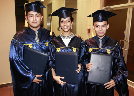 Brindis por los graduados