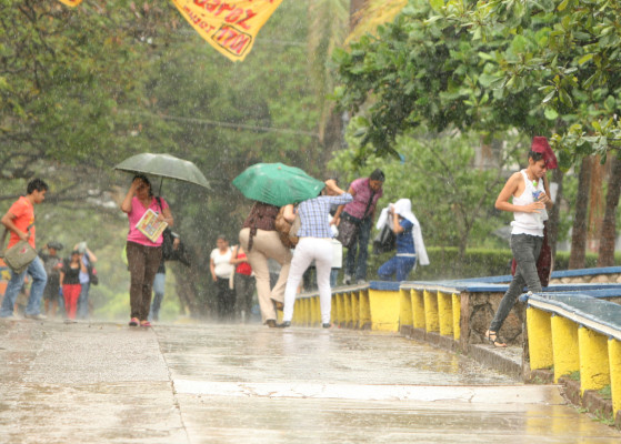 Un desaparecdido y varios damnificados dejan lluvias en Olancho