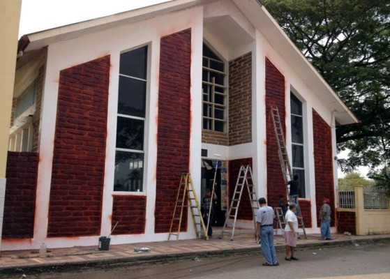 Realizan mejoras a edificio de iglesia de Santa Rita, Yoro