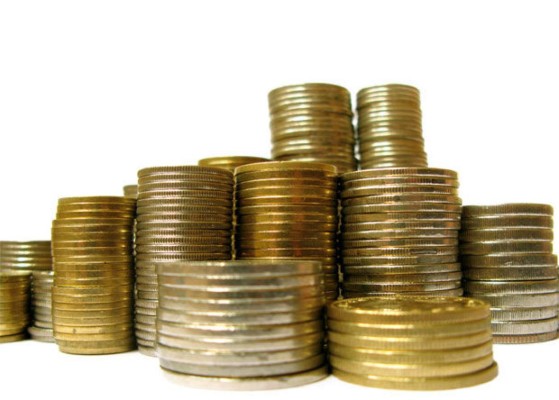 Venganza: Hombre paga 10,000 dólares en monedas a su exmujer tras demanda