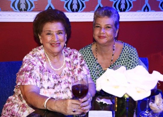 María Angelina Barletta de Muñiante será mamá