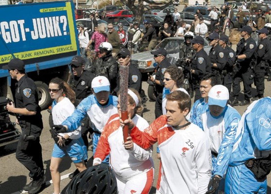 Llama olímpica llega a Buenos Aires y hará recorrido fuertemente custodiada