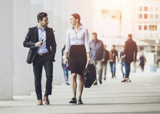 Camine de forma correcta y elegante