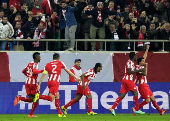 El tico Joel Campbell hace un golazo y deja en coma al Manchester United