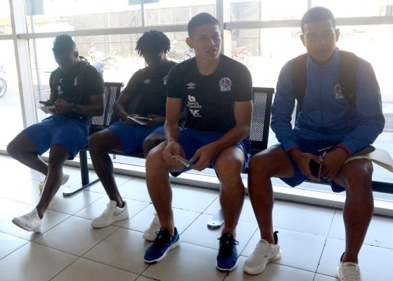 Avión donde viaja el Olimpia sufre problemas mécanicos previo a su despegue