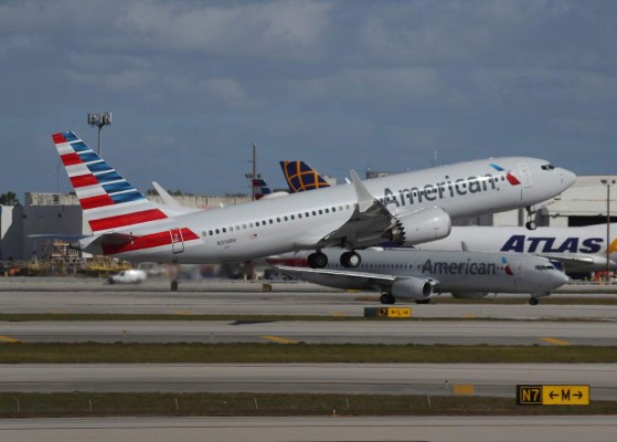 Primer vuelo con pasajeros de un 737 MAX en EE.UU. une Miami con Nueva York