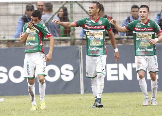 Hermano menor de Mario Berríos debuta con golazo en el Marathón