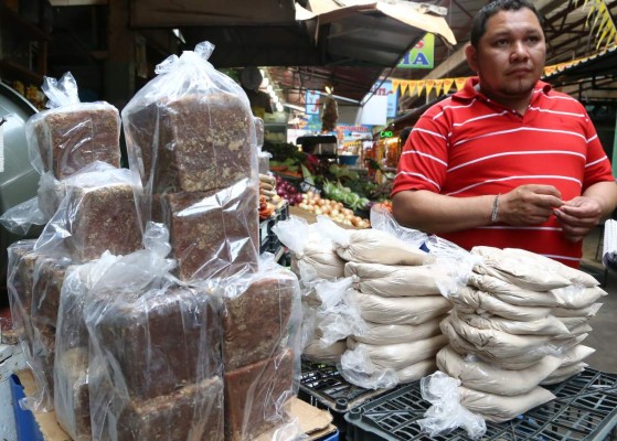 Alimentos de temporada abarrotan mercados de San Pedro Sula