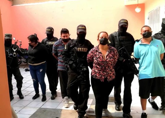 Tegucigalpa: Capturan a supuestos miembros de la Pandilla 18 con indumentaria policial