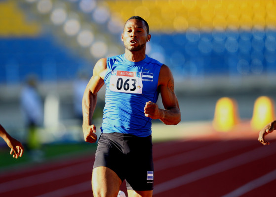 Rolando Palacios rompe récord en los Juegos Universitarios
