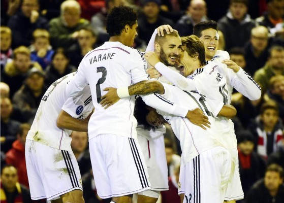 Real Madrid golea al Liverpool y avisa al Barcelona