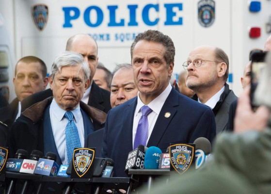 Cuomo indulta a 7 inmigrantes para evitar su deportación