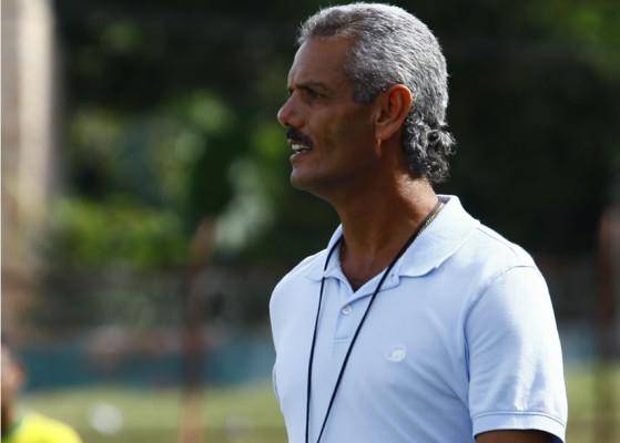 Luis Cálix y Luis Cálix Jr. - El ‘Gavilán’, exjugador y extécnico, también es de los otros entrenadores que dirigió a su hijo, lo hizo en las reservas del Real España y finalmente le cumplió el sueño de su debut en el Parrillas One.