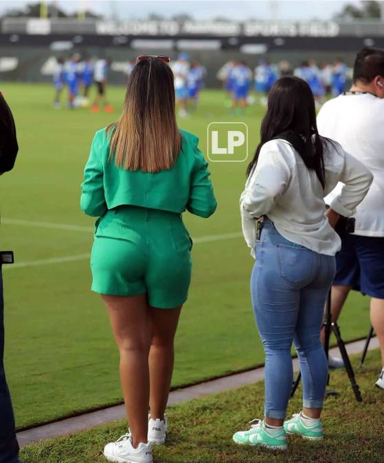 Cristel Osorio estuvo presente en el entrenamiento de la Selección de Honduras y fue sensación.