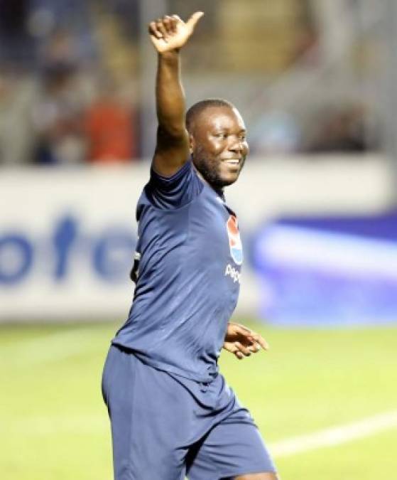 Wilmer Crisanto celebrando su gol contra Platense.