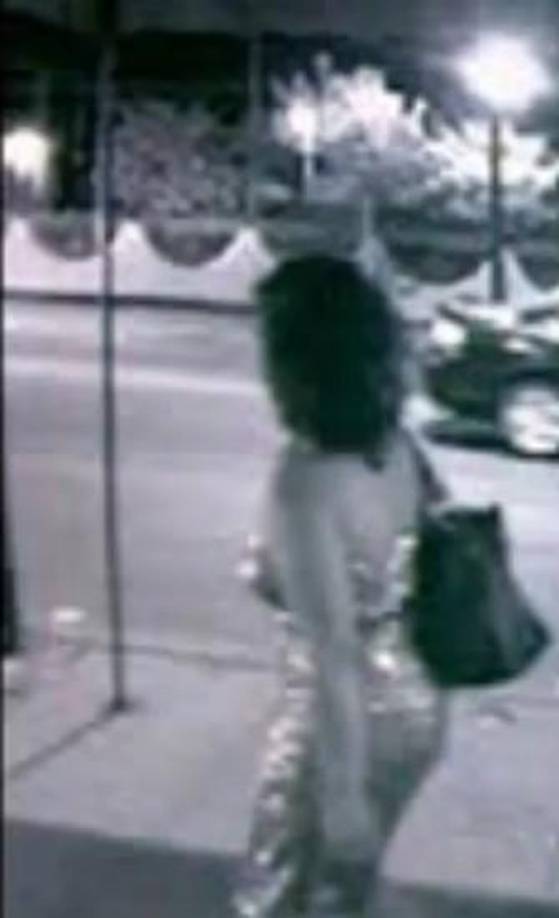 Esta fue la última imagen de Estrella con vida, el día de su boda saliendo para el carro en donde Jiménez le habría propinado las primeras puñaladas.