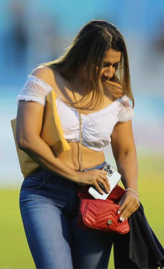 Bellas chicas, el beso romántico y ambientazo en el Génesis-Juticalpa FC