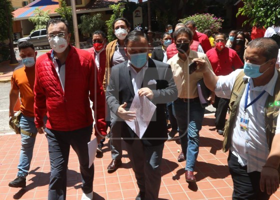 Luis Zelaya y Darío Banegas presentan impugnaciones ante el CNE