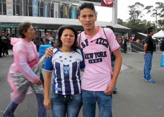 Pareja hondureña viajó en bus desde Honduras al Azteca