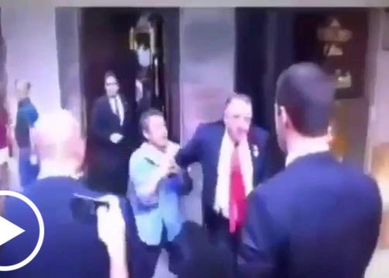Video: Guardaespaldas de Donald Trump golpean a mexicano